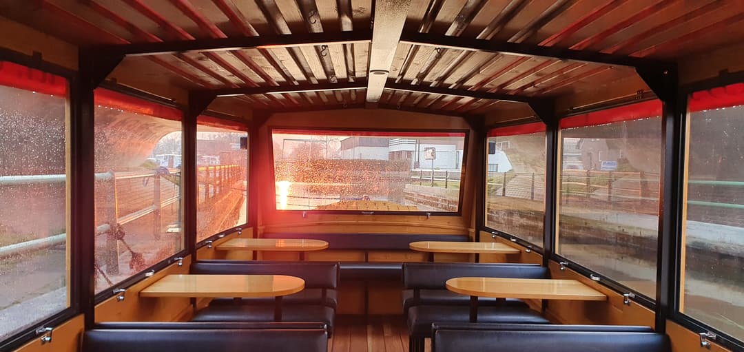 lege rondvaartboot giethoorn